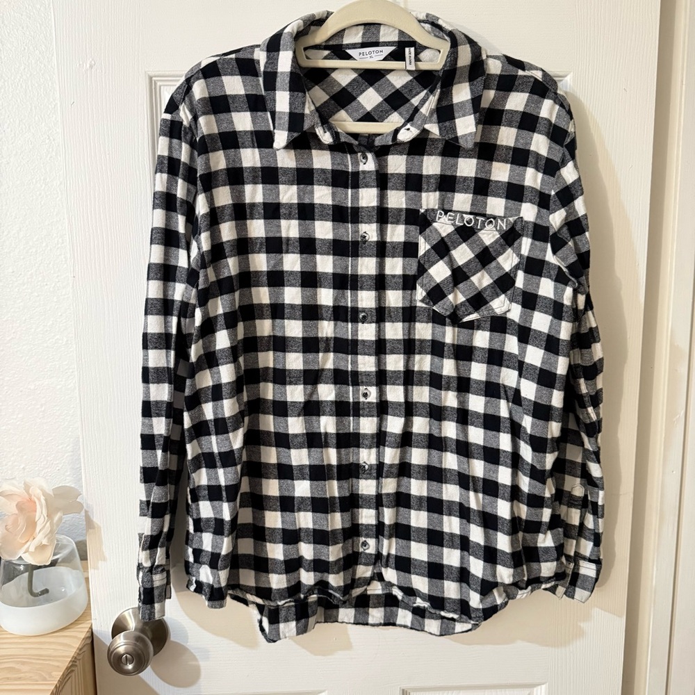PELOTON Apparel XL Black White Plaid Checkered Button Up Flannel Long Sleeve Top
